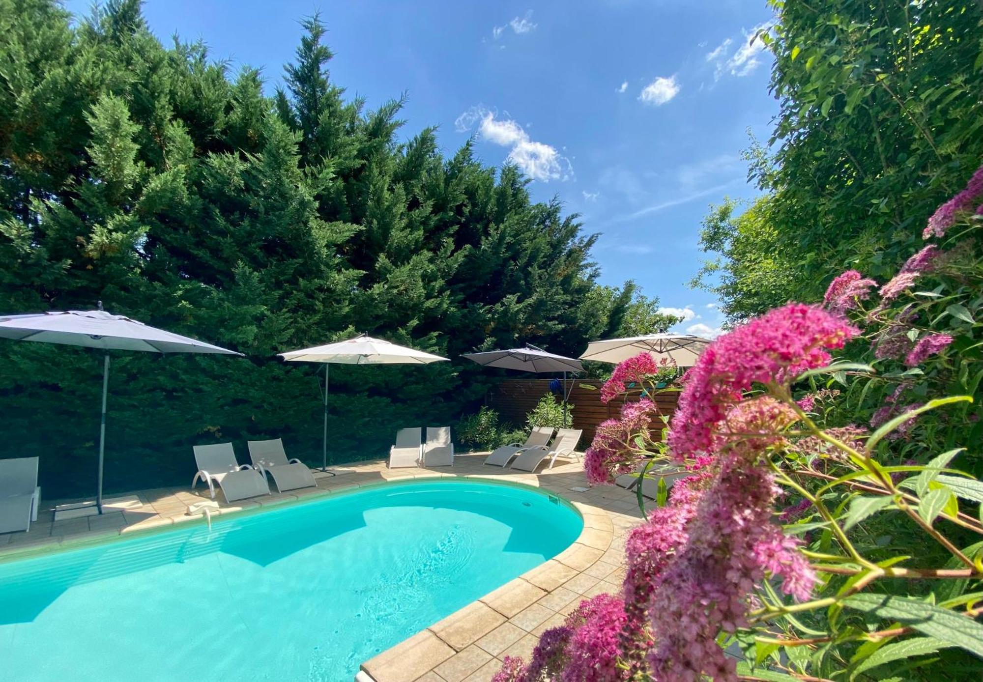 O Clair De Lune: Sarlat Retreat with Private Parking, Heated Pool & Wellness Spa Exterior photo