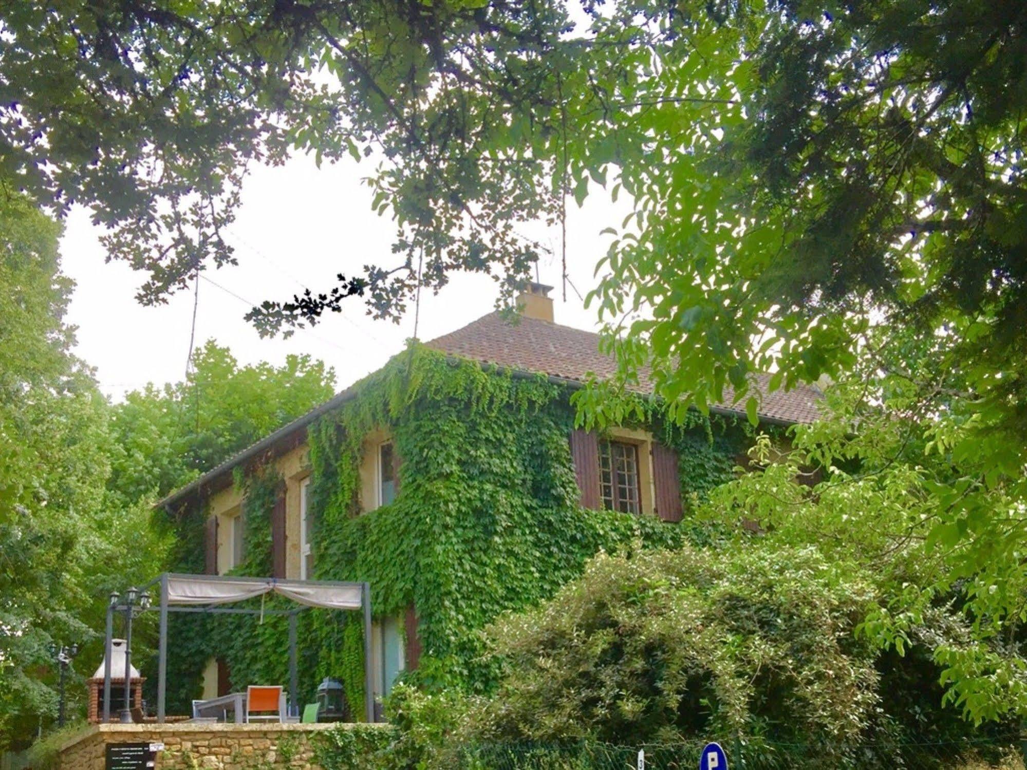 O Clair De Lune: Sarlat Retreat with Private Parking, Heated Pool & Wellness Spa Exterior photo