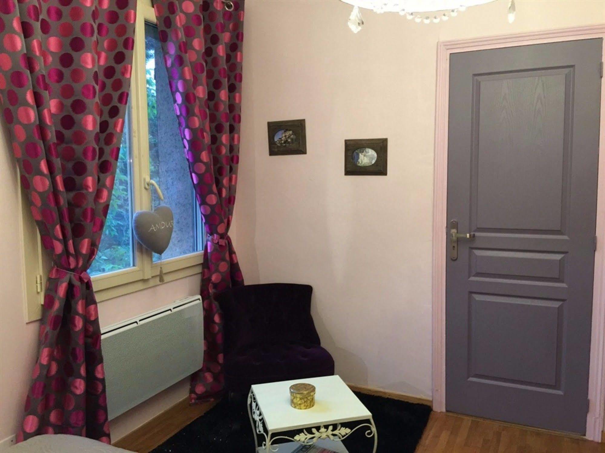 O Clair De Lune: Sarlat Retreat with Private Parking, Heated Pool & Wellness Spa Exterior photo
