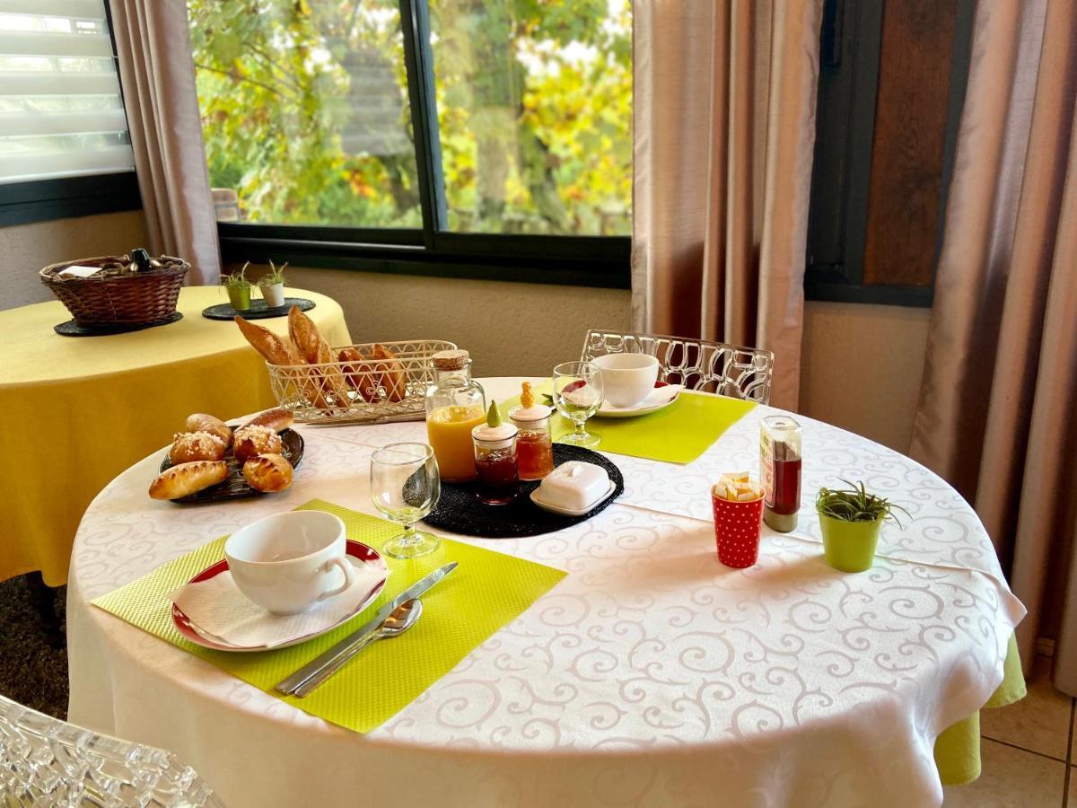 O Clair De Lune: Sarlat Retreat with Private Parking, Heated Pool & Wellness Spa Exterior photo